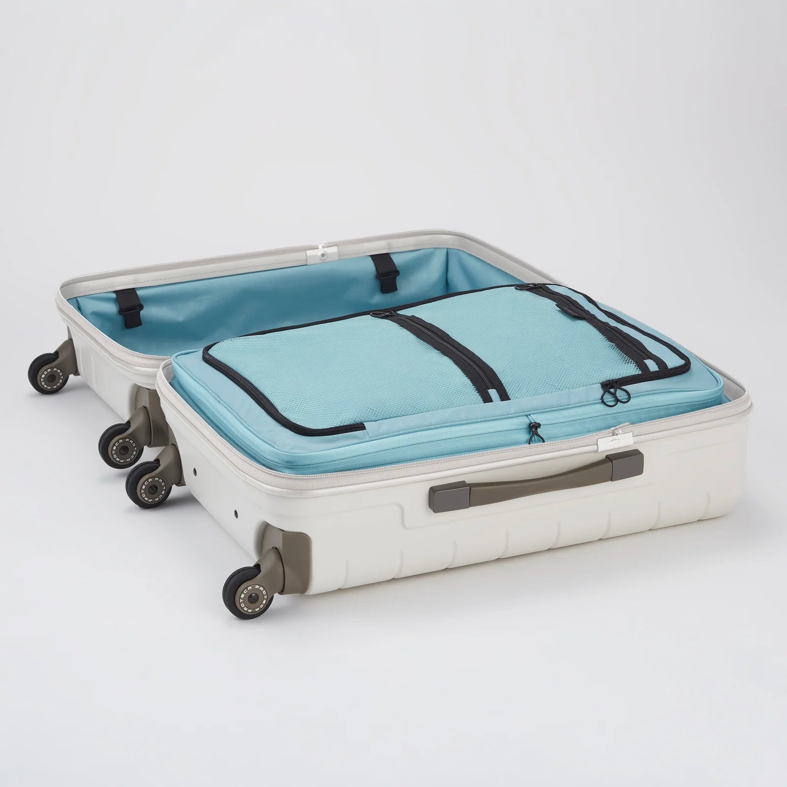 Durable Hard-Shell Spinner Luggage for Effortless Travel